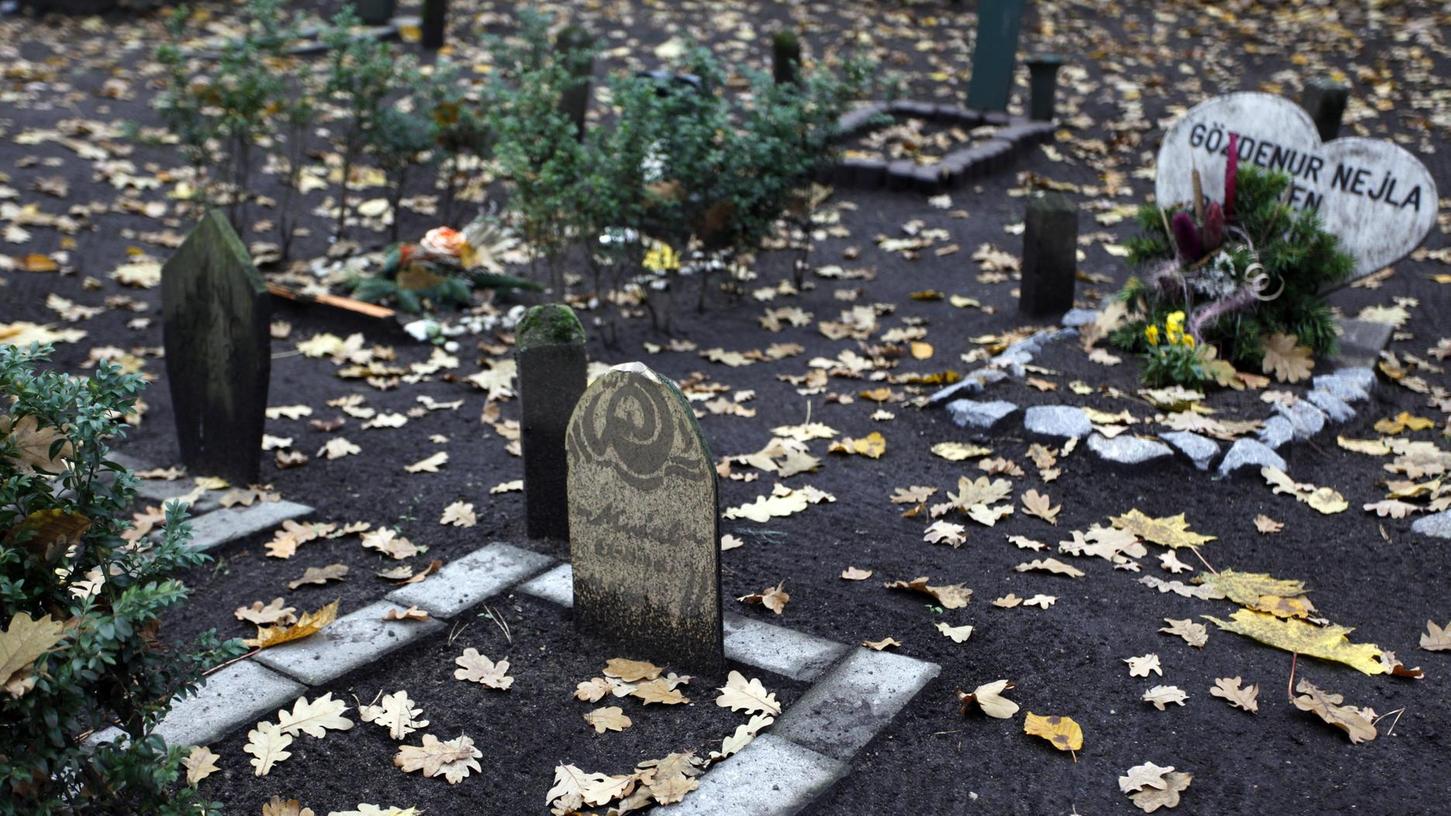Auf dem Nürnberger Südfriedhof gibt es ein muslimisches Gräberfeld. Eine Beisetzung im Tuch war bisher nicht möglich, auch dort gilt die Sargpflicht.