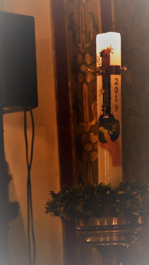 Draußen dunkelte es, die Kirchen sperrten auf. Am Sonntagabend luden die katholische und die evangelische Kirchengemeinde in Pyrbaum zur Nacht der offenen Kirchen. Die "Mater Dolorosa" und auch die St. Georgskirche erstrahlten dabei außen wie innen mal in einem ganz anderen Licht.