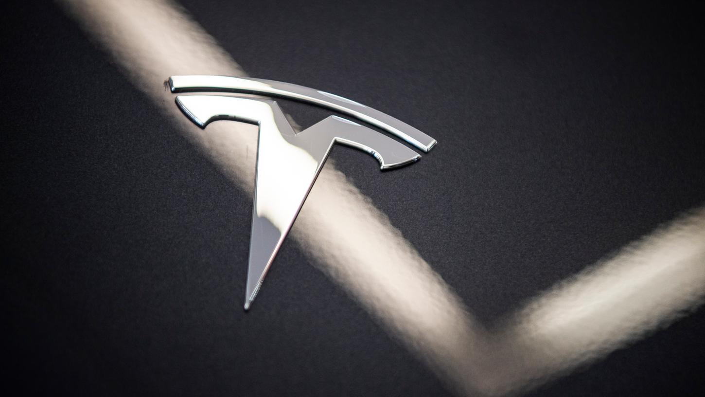 Tesla überrascht mit Quartalsgewinn - Triumph für Elon Musk