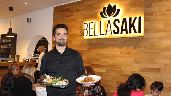 Das Bella Saki in Zirndorf ist ein wahrlich außergewöhnliches Restaurant, denn hier trifft Sushi auf Pizza und Pasta. Angeboten werden sowohl italienische und japanische Gerichte als auch Speisen, die beide Welten kombinieren. So gibt es zum Beispiel "Rigatoni Sake Tataki" und "Pizza Sashimi". Von diesem innovativen Konzept sind auch unsere User begeistert: 553 Stimmen gingen für das Lokal ein! Damit holt das Bella Saki Platz zwei im Ranking. Sie können die Speisen zum Abholen bestellen oder liefern lassen. Und jetzt: Trommelwirbel für den Gewinner! Weitere Informationen zum Bella Saki erhalten Sie in unserem Gastro-Guide.