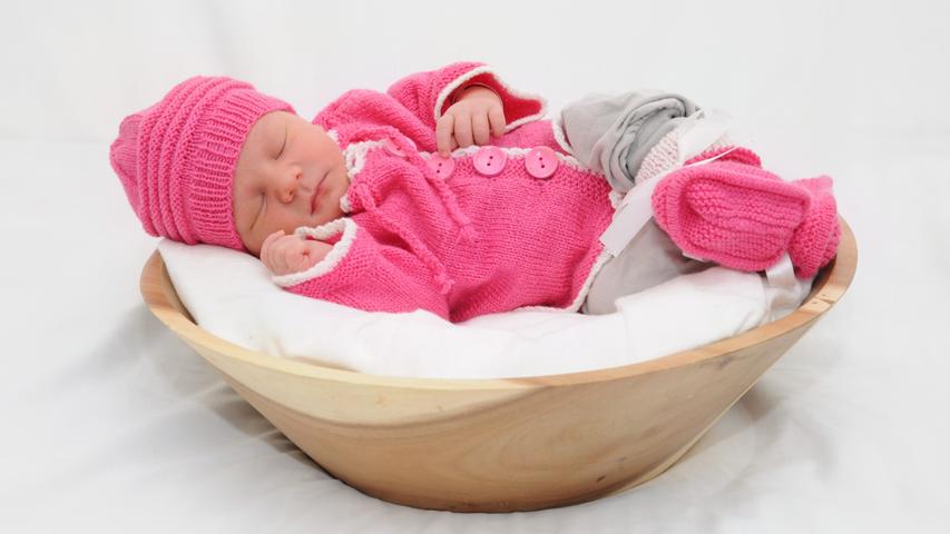 So pink, so süß: Die kleine Sarah Emily wurde am 22. Oktober im Südklinikum geboren. Dabei war sie 3330 Gramm schwer und 53 Zentimeter groß. Von was sie wohl gerade träumt?
