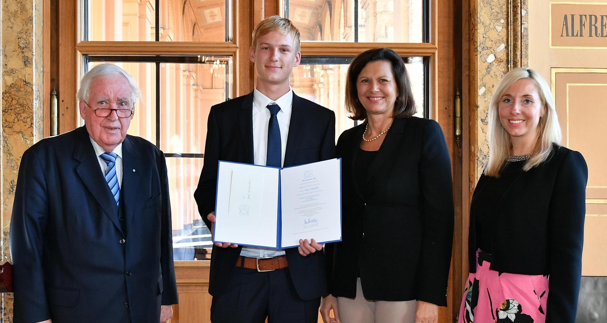 Junger Ramsberger für seine Seminararbeit ausgezeichnet