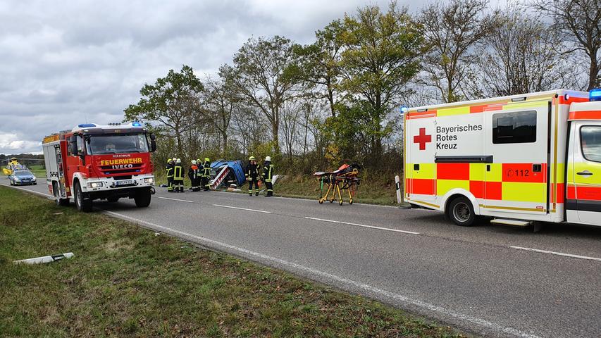Unfall im Landkreis Ansbach: Autos prallen frontal zusammen