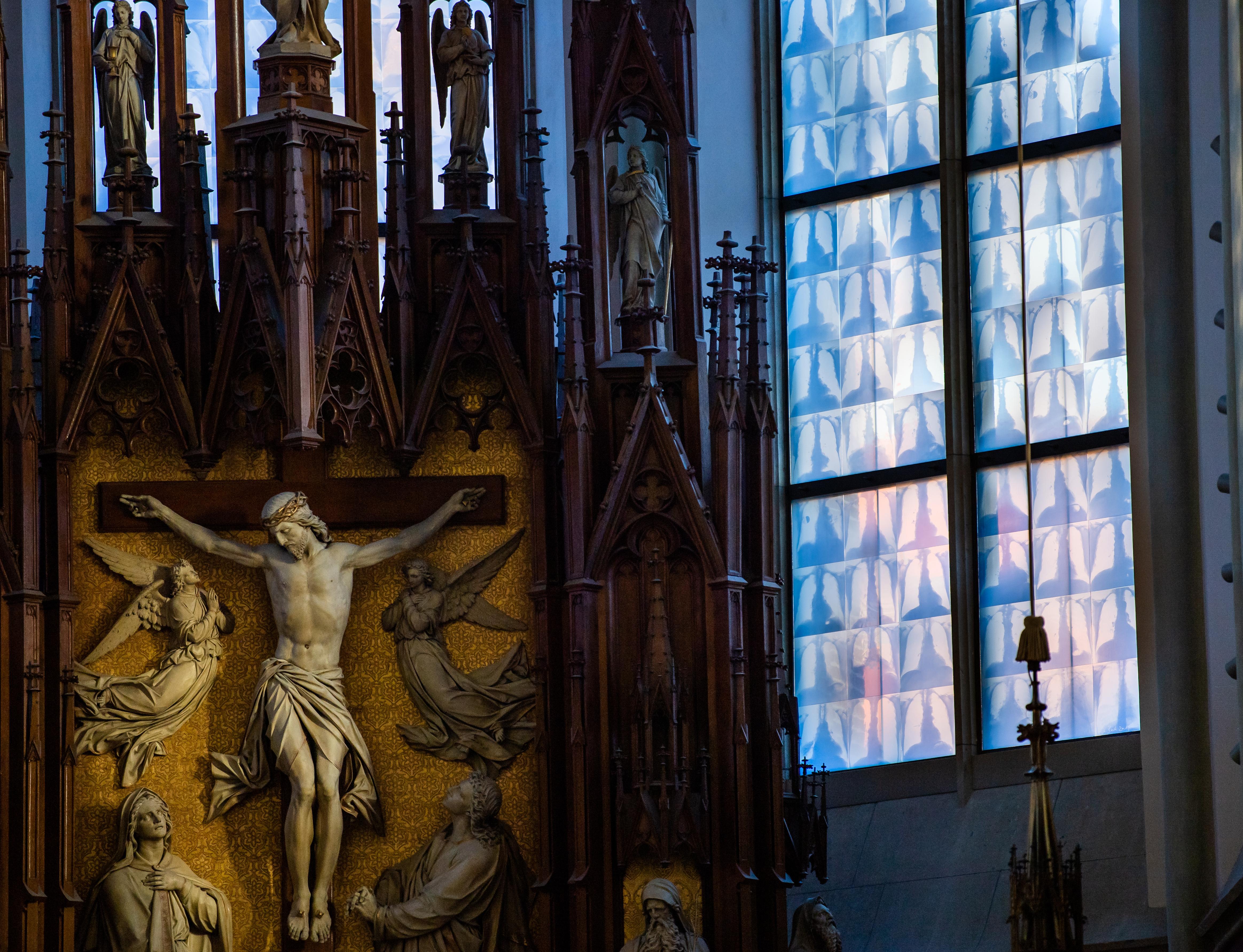 rontgenaufnahmen im gotteshaus lungenflugel zieren kirchenfenster region nordbayern de