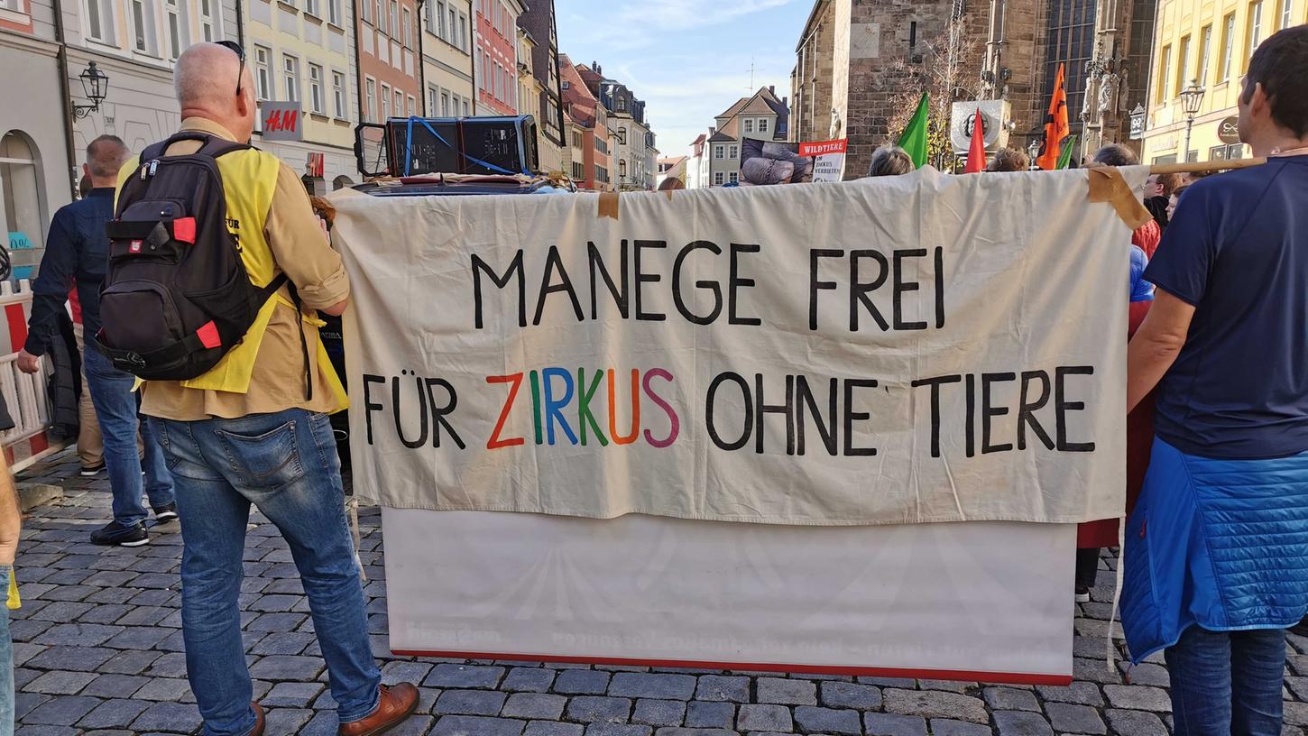 Circus Krone in Ansbach: Tierschützer gehen auf die Straße