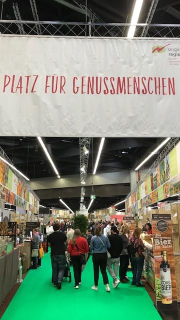 "Platz für Genussmenschen" nennt die Metropolregion Nürnberg ihren Regionalmarkt auf der Consumenta im Nürnberger Messezentrum.