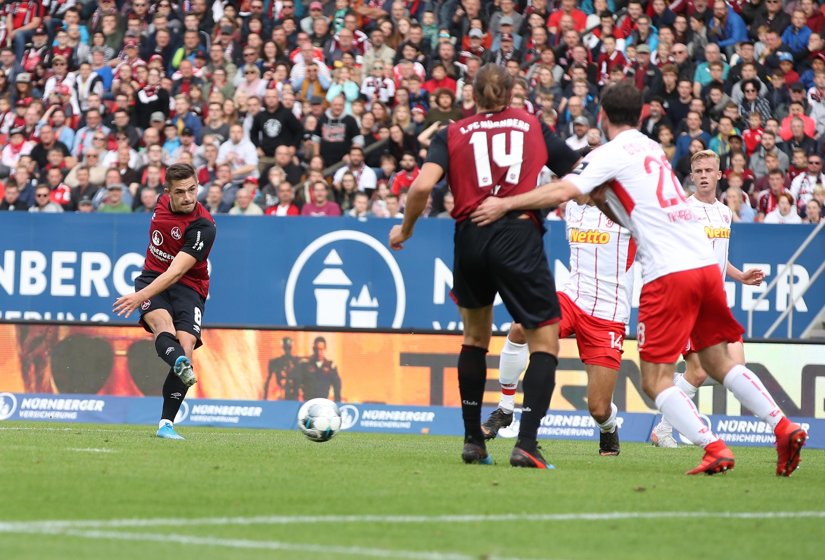 Auch im darauffolgenden Heimspiel gegen Jahn Regensburg war der Club Opfer einer falschen Entscheidung des Schiedsrichtergespanns. Nikola Dovedan schoss in der 23. Minute den Club in Führung, bereits in der Entstehung hatte Assestentin Katrin Rafalski aber bereits Abseits gewunken. Bevor Dovedan zum Abschluss kam, pfiff der Unparteiische Patrick Alt die Szene zu allem Überfluss noch ab. Durch das zu frühe Eingreifen von Alt konnte der VAR sich nicht einschalten. Beim betrachten der Bilder wäre dies aber dringend nötig gewesen, denn Dovedan stand nur schwer nachweisbar in der verbotenen Zone. Auch diese Partie konnte der Club in der Folge nicht für sich entscheiden, denn der Jahn kam kurz vor Schluss noch zum 1:1-Ausgleich.