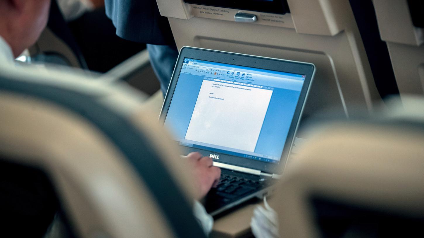 Um das Internet im Flug zu nutzen, müssen Passagiere bislang noch tief in die Tasche greifen.