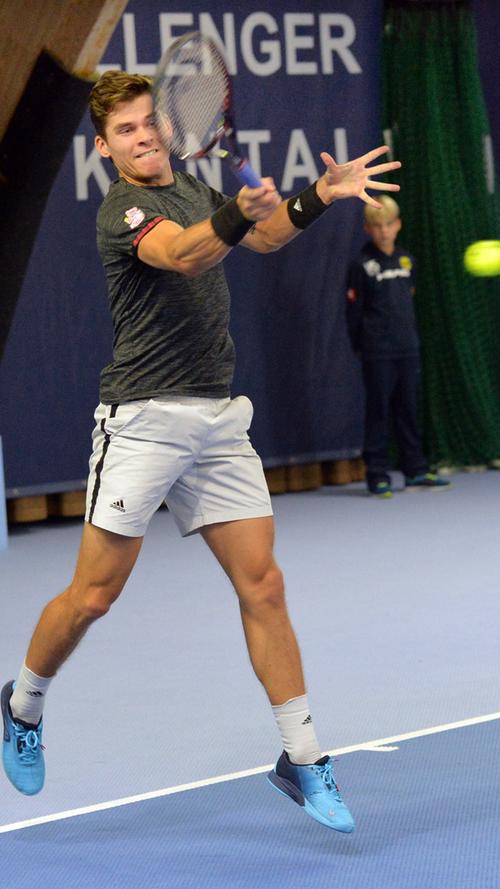 Das Turnier firmiert auch unter dem Namen "Internationale Deutsche Tennis-Hallenmeisterschaft". Der Modus in diesen Jahr: Ohne Qualifikation ging es sofort mit einem 64er-Hauptfeld los. Daniel Masur (im Bild) war gleich an Tag eins dran.