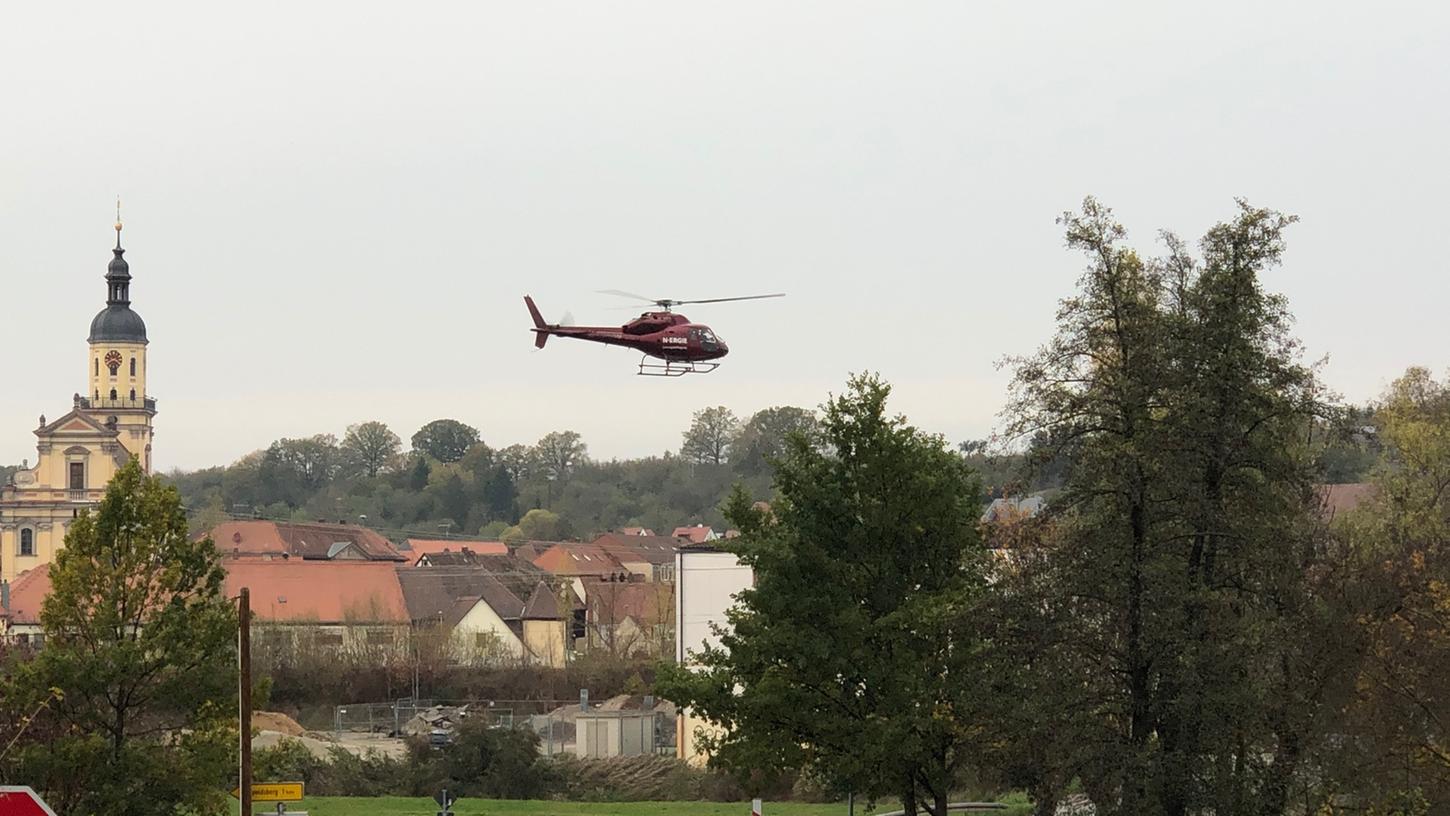 Im Ortsteil Wilhermsdorf hatte die N-Ergie am Dienstagnachmittag bereits Oberleitungen aus der Luft kontrolliert.