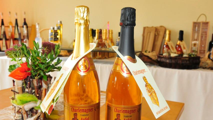 Nach keinem geringeren als Karl dem Großen ist der Apfelsekt "Charlemagner" benannt. Der Edelschaumwein gewann ebenfalls beim Spezialitätenwettbewerb.