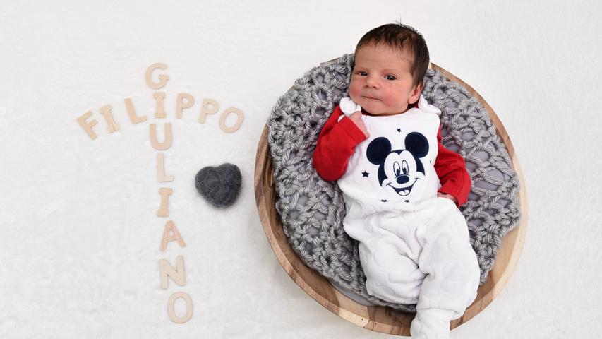 Ganz schön neugierig: Filippo Giuliano, geboren am 26. Oktober im Klinikum Hallerwiese, blickt keck in die Kamera. Er war bei seiner Geburt 52 Zentimeter groß und wog 3310 Gramm.