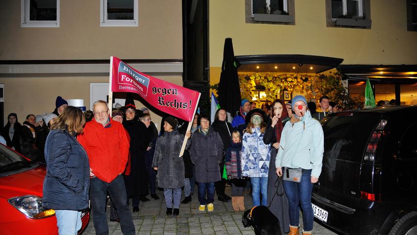 Halloween-Demo: 200 Ebermannstädter demonstrieren gegen die AfD 