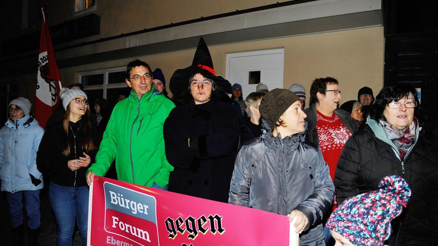 Halloween-Demo: 200 Ebermannstädter demonstrieren gegen die AfD