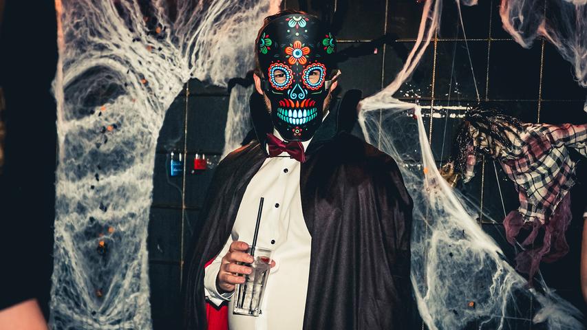 Gruselparty im Mach1: Horrorgestalten feiern Halloween