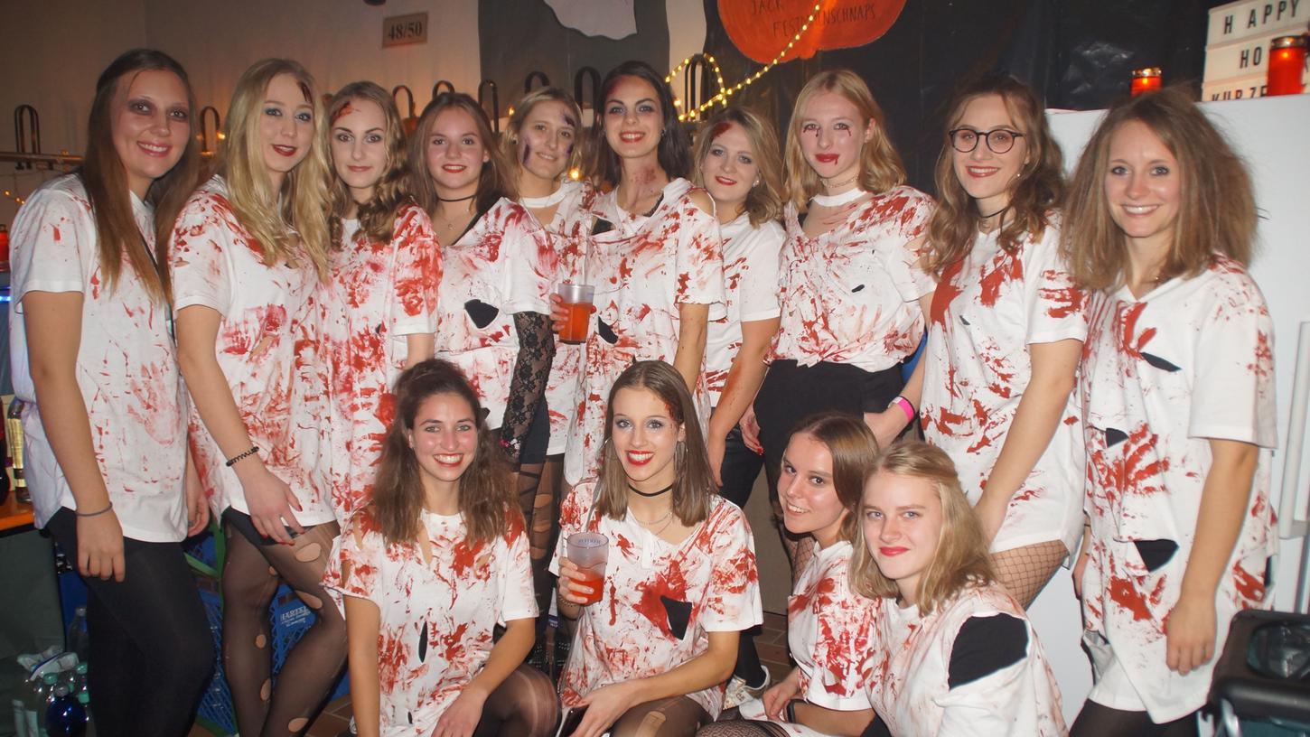 Blutig-gruselige Halloween-Party im Feuerwehrhaus Stauf