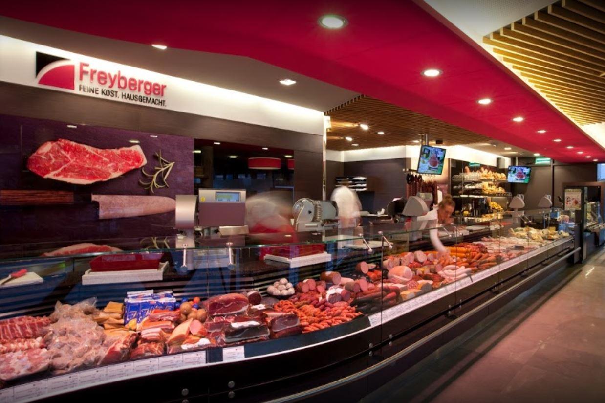 Von Burger über Gulasch bis hin zu Suppen - Die Metzgerei Freyberger bietet im Anschluss an ihren Mittagstisch ein Extra-Paket für Fleischliebhaber für vier Euro pro Portion an. Auf der Homepage können sich Interessierte über aktuelle Gerichte informieren.