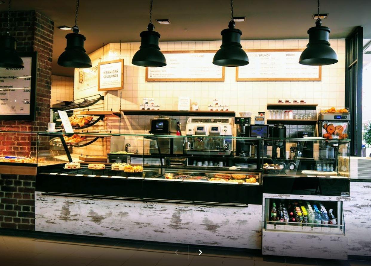 Wer für das Abendessen noch Brot oder Brötchen braucht, sollte sich in seiner App die Bäckerei-Kette Goldjunge, die in verschiedenen Nürnberger Stadtteilen wie Ronhof und Wolkersdorf ansässig ist, vormerken. Auch süße Teilchen oder Snacks bleiben des Öfteren einmal noch in der Theke zurück - und warten auf einen hungrigen Käufer.