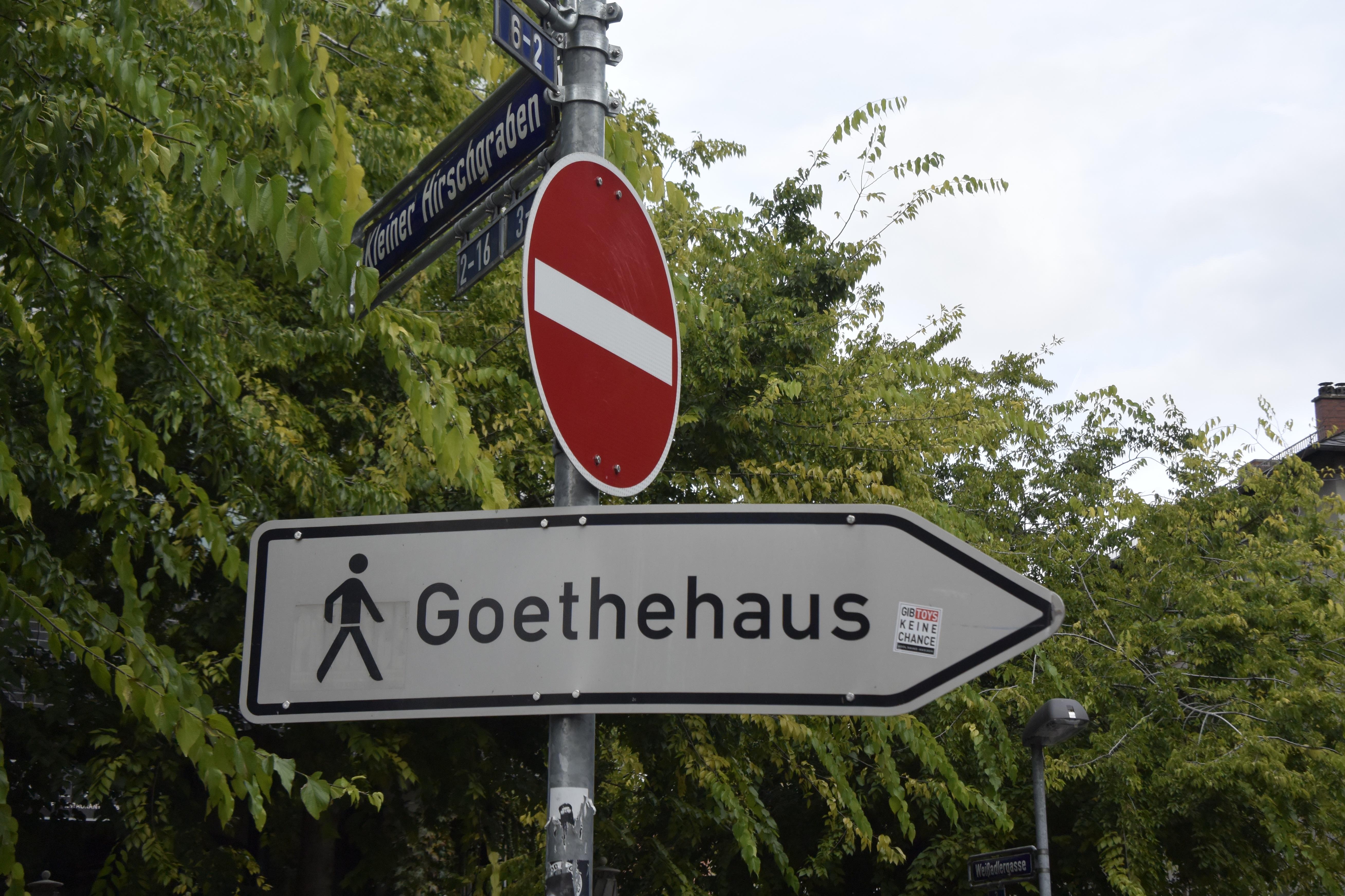 Auf zum Goethe-Haus.