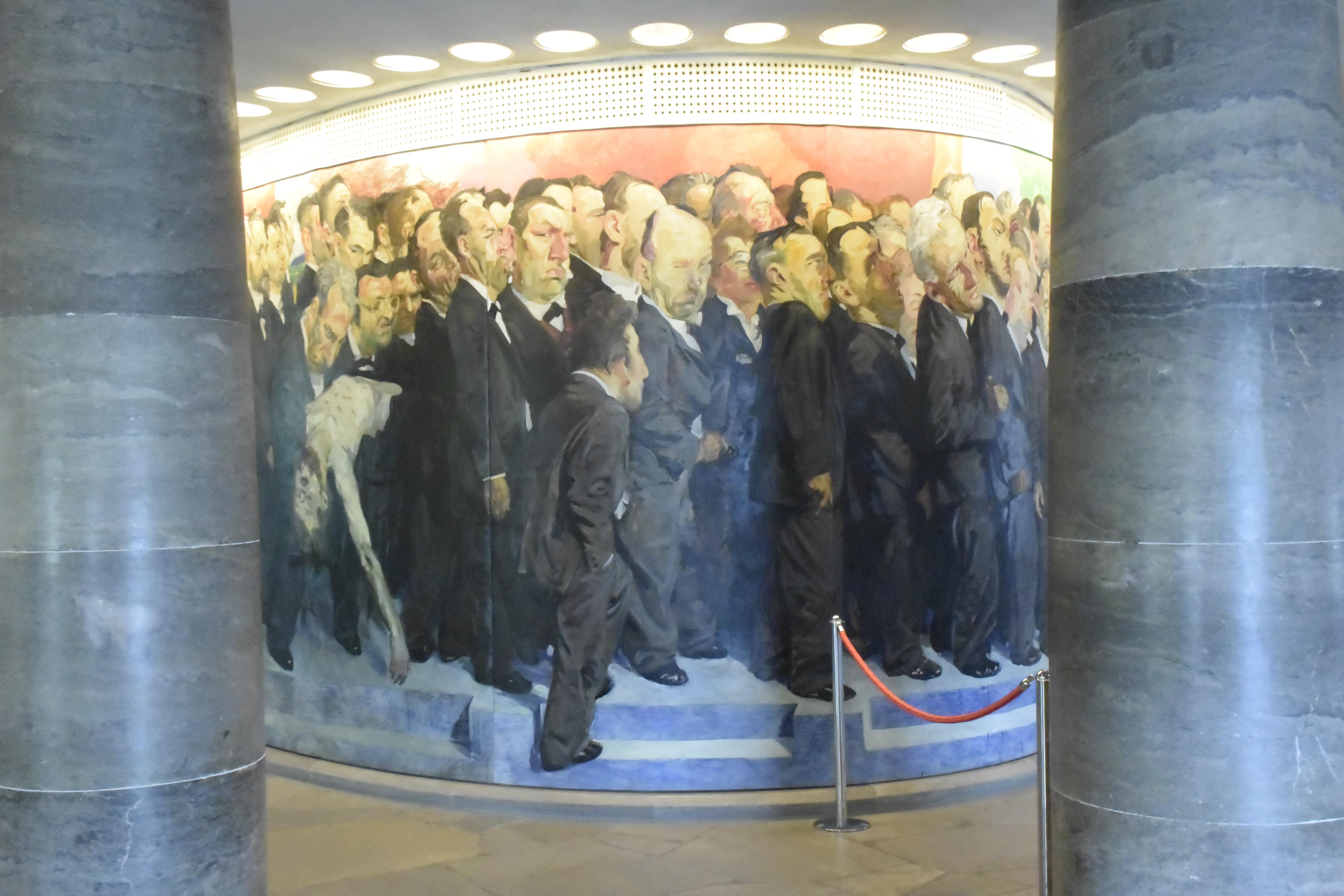 Das monumentale Wandbild "Der Zug der Volksvertreter" in der Paulskirche entstand 1989/90 durch den Berliner Maler Johannes Grützke.
