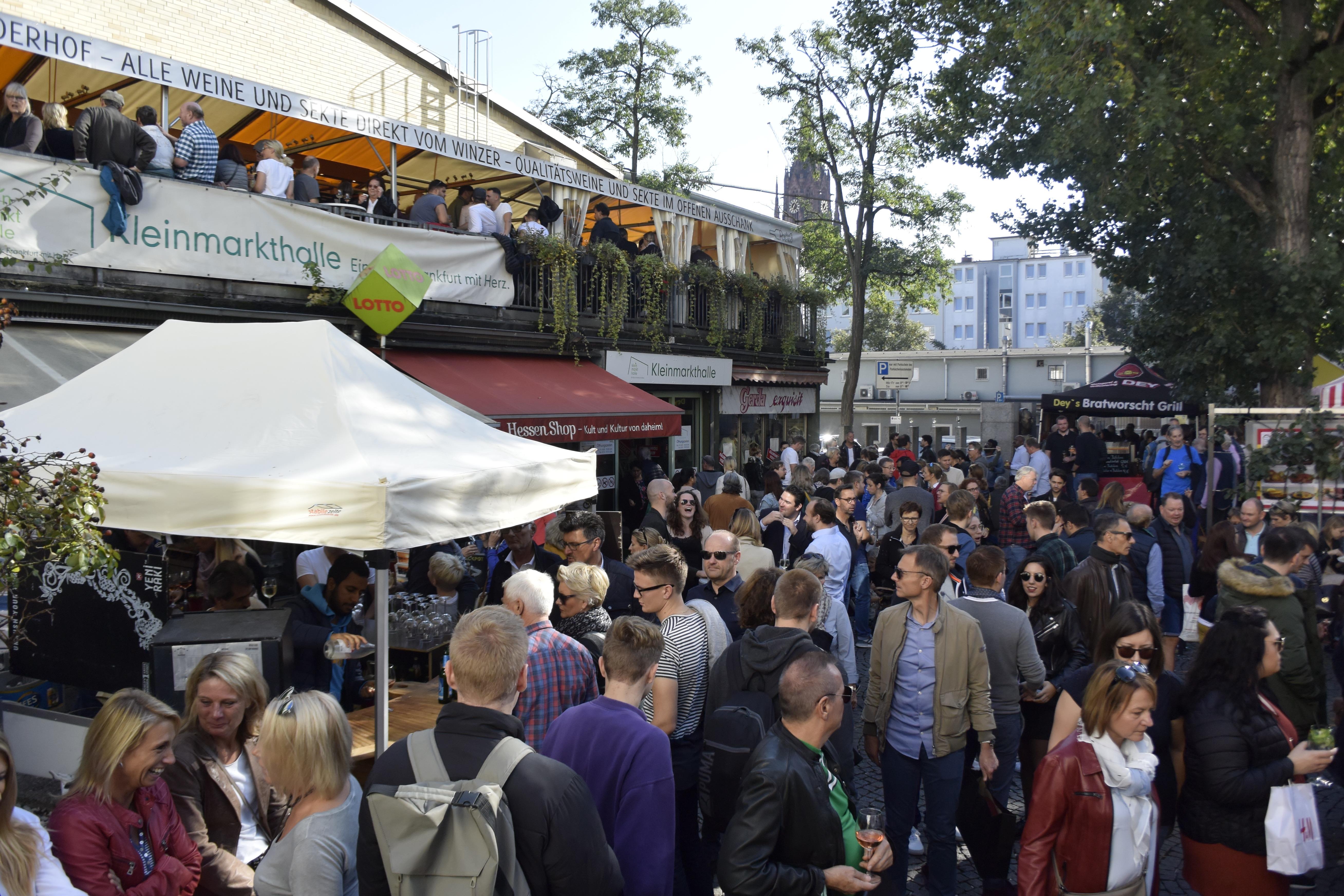 Zentral in der Innenstadt Frankfurts liegt die Kleinmarkthalle. Sie ist der zentrale überdachte Wochenmarkt in Frankfurt am Main.