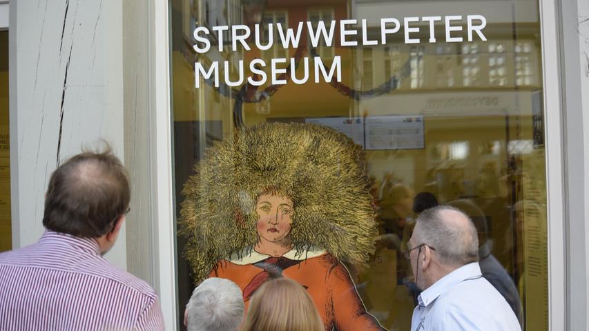 Die Ausstellung des Struwwelpeter-Museums in den beiden Häusern „Alter und Junger Esslinger“ stellt die Hauptfigur des gleichnamigen erfolgreichen Kinderbuchs in den Mittelpunkt.