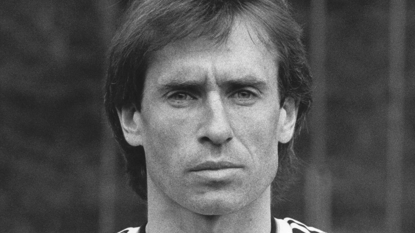 Norbert Eder im Mai 1986 im Trikot der deutschen Fußball-Nationalmannschaft.