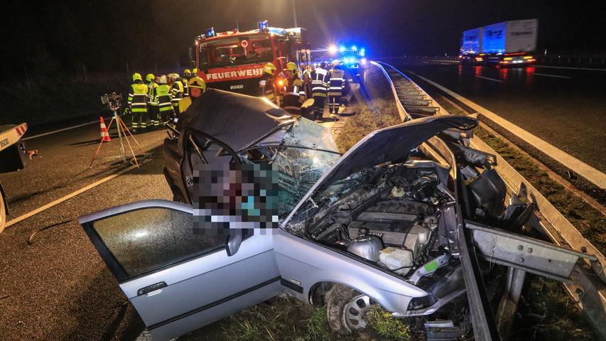 BMW gerät ins Schleudern: Tödlicher Verkehrsunfall auf der A9