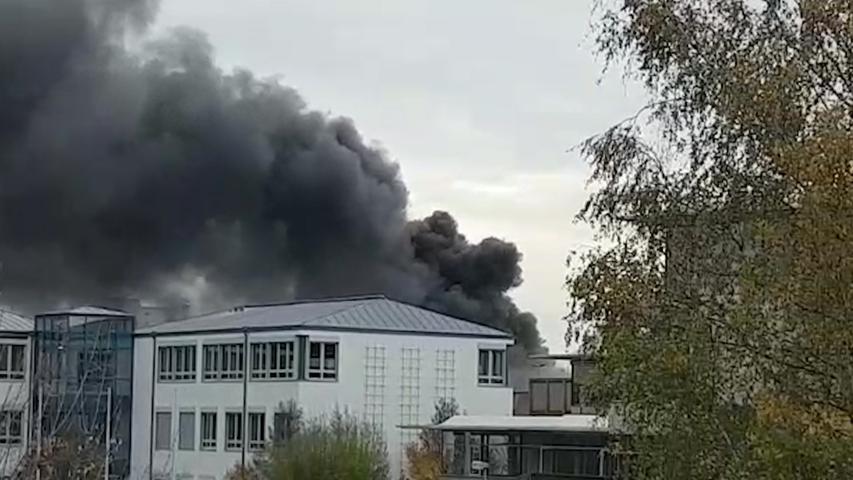 Dunkle Rauchsäulen: Feuer in Bamberger Bosch-Werk ausgebrochen