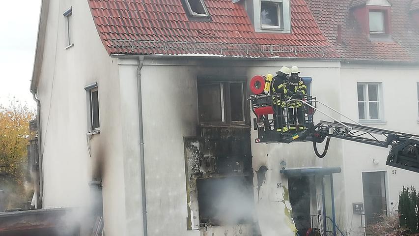 Reihenhaus explodiert in Ansbach: Mann tot geborgen