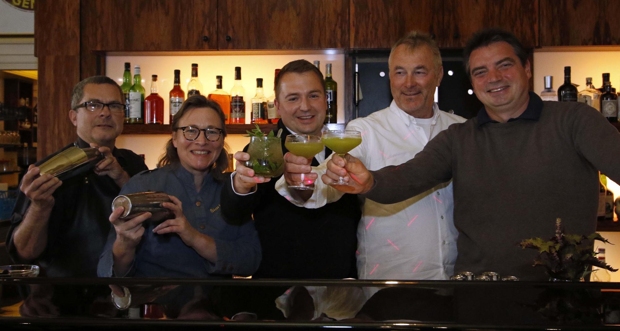 Obstbrande Im Fokus Gelbes Haus Bietet Cocktail Kurse An