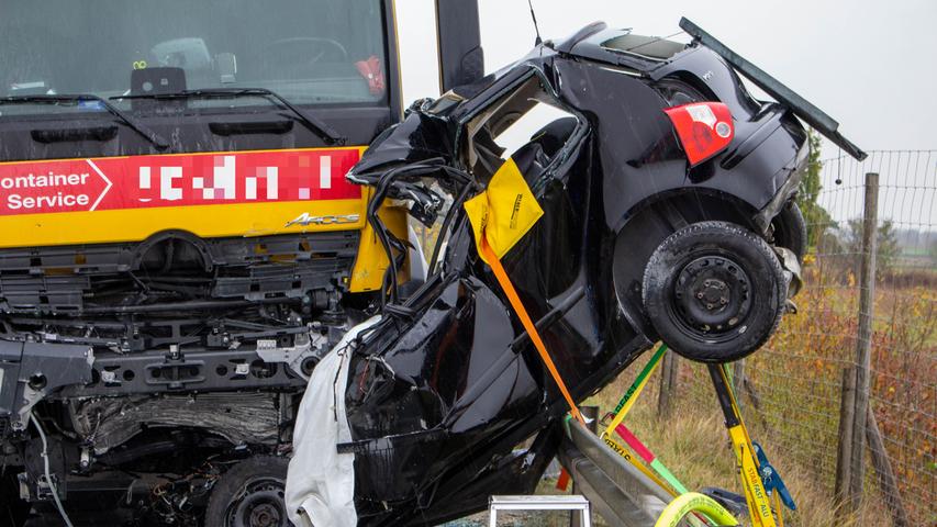 Landkreis Eichstätt: Autofahrer stirbt bei Zusammenstoß mit Müllauto