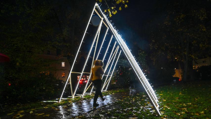 "Licht an!": Künstler illuminieren Park in Forchheim