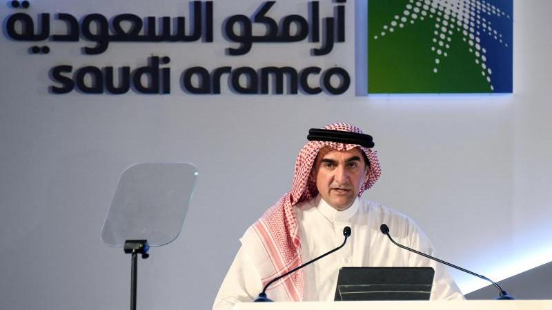 Der staatliche Ölkonzern Saudi Aramco ist das teuerste Unternehmen der Welt. Erst am 11.12.2019 ging der Konzern an die Börse. Seitdem werden 1,5 Prozent der Firmenanteile gehandelt.