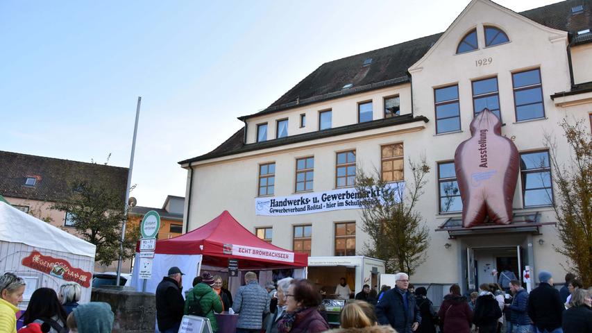 Stöbern und naschen: Martinimarkt lud nach Roßtal