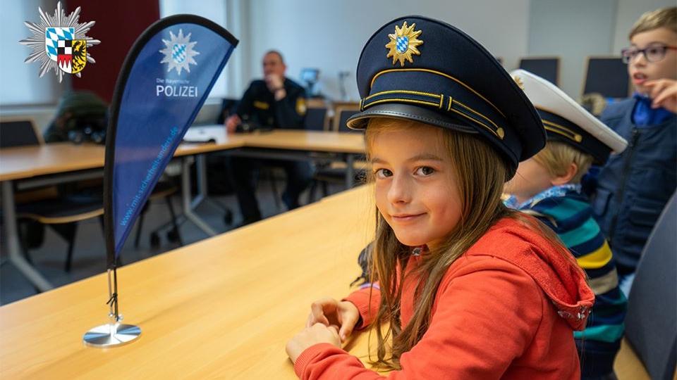 Achtjährige bewirbt sich bei fränkischer Polizei - und die antwortet