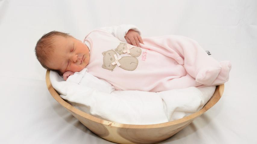 Am 4. November kam die kleine Marie im Klinikum Nürnberg Süd zur Welt. Bei der Geburt war die kleine Marie 47 cm groß und wog 2760 Gramm.