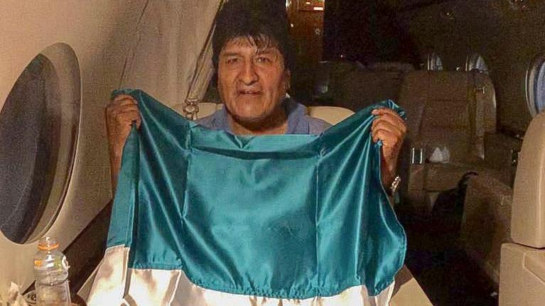 Ex-Präsident Evo Morales sitzt im Flugzeug, das ihn nach Mexiko bringt.