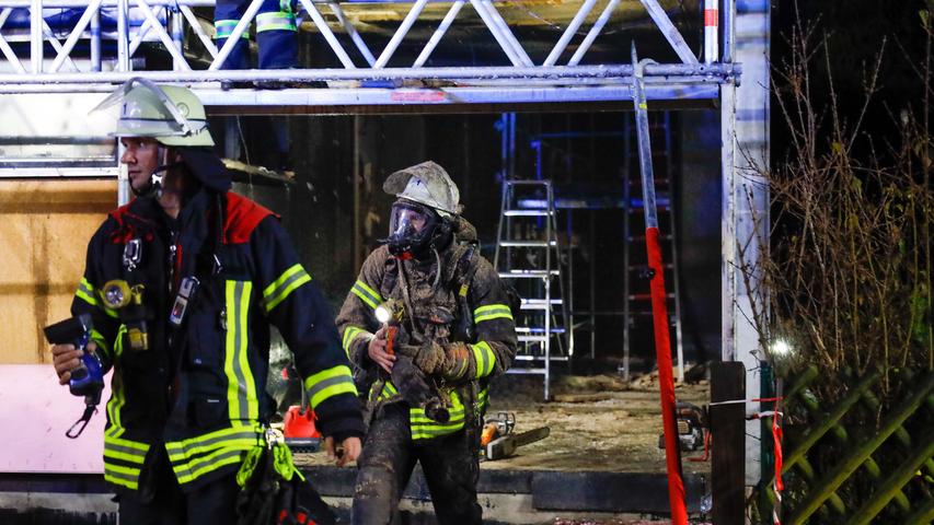 Rohbau in Flammen: Garage in Erlangen brannte aus