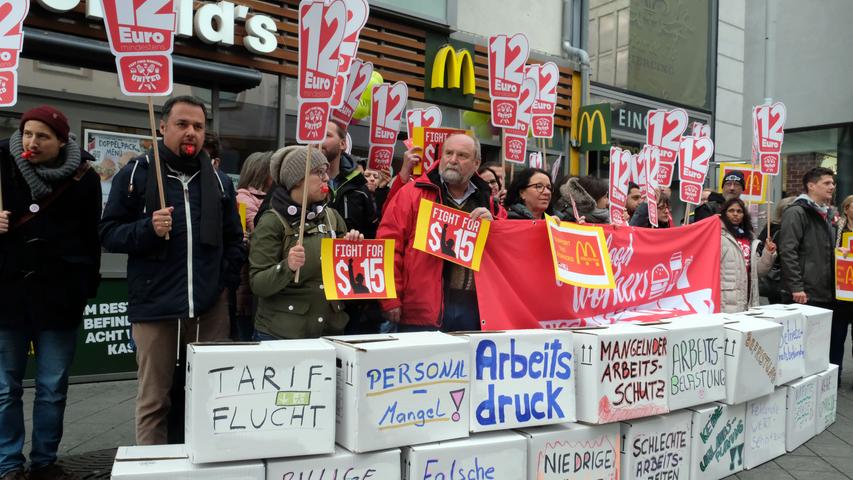"Fast Food Workers United" demonstrieren in Nürnberg