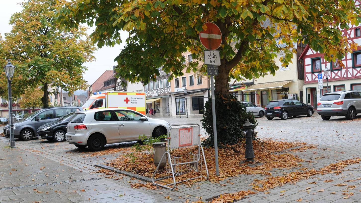 Ebermannstadt überlegt Marktplatz für Autos zu sperren