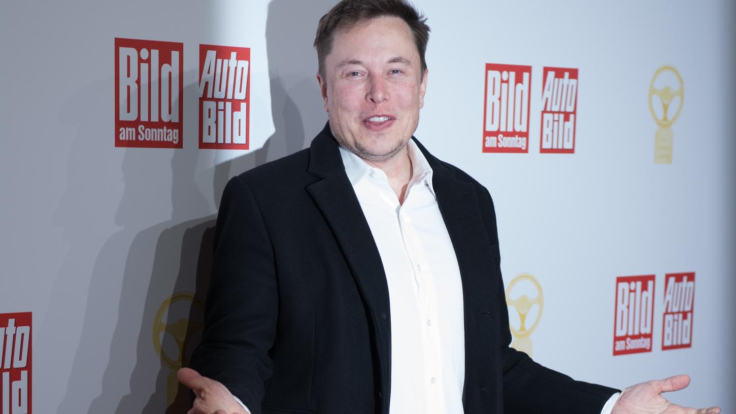 Der US-amerikanische Elektroautobauer Tesla plant den Bau einer Fabrik in Deutschland. Das kündigt Tesla-Chef Elon Musk bei der Verleihung des Goldenen Lenkrads in Berlin an.