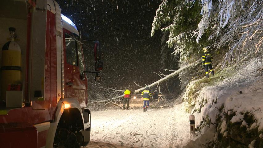 Mehr als nur schneebedeckte Straßen: Wintereinbruch in Bayern