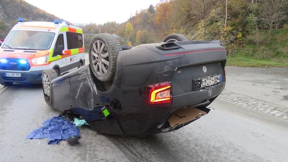 39-Jähriger verliert Kontrolle - Auto überschlägt sich - Nordbayern.de