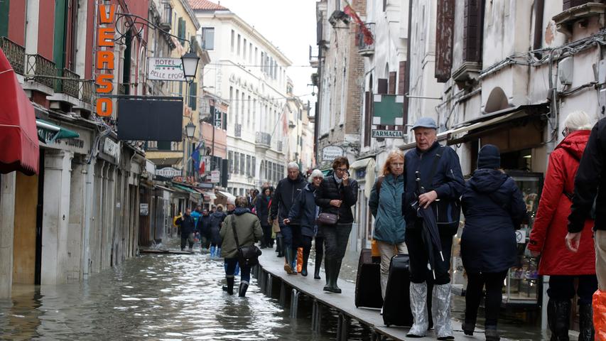 Katastrophale Verwüstungen: Hochwasser überschwemmt Venedig