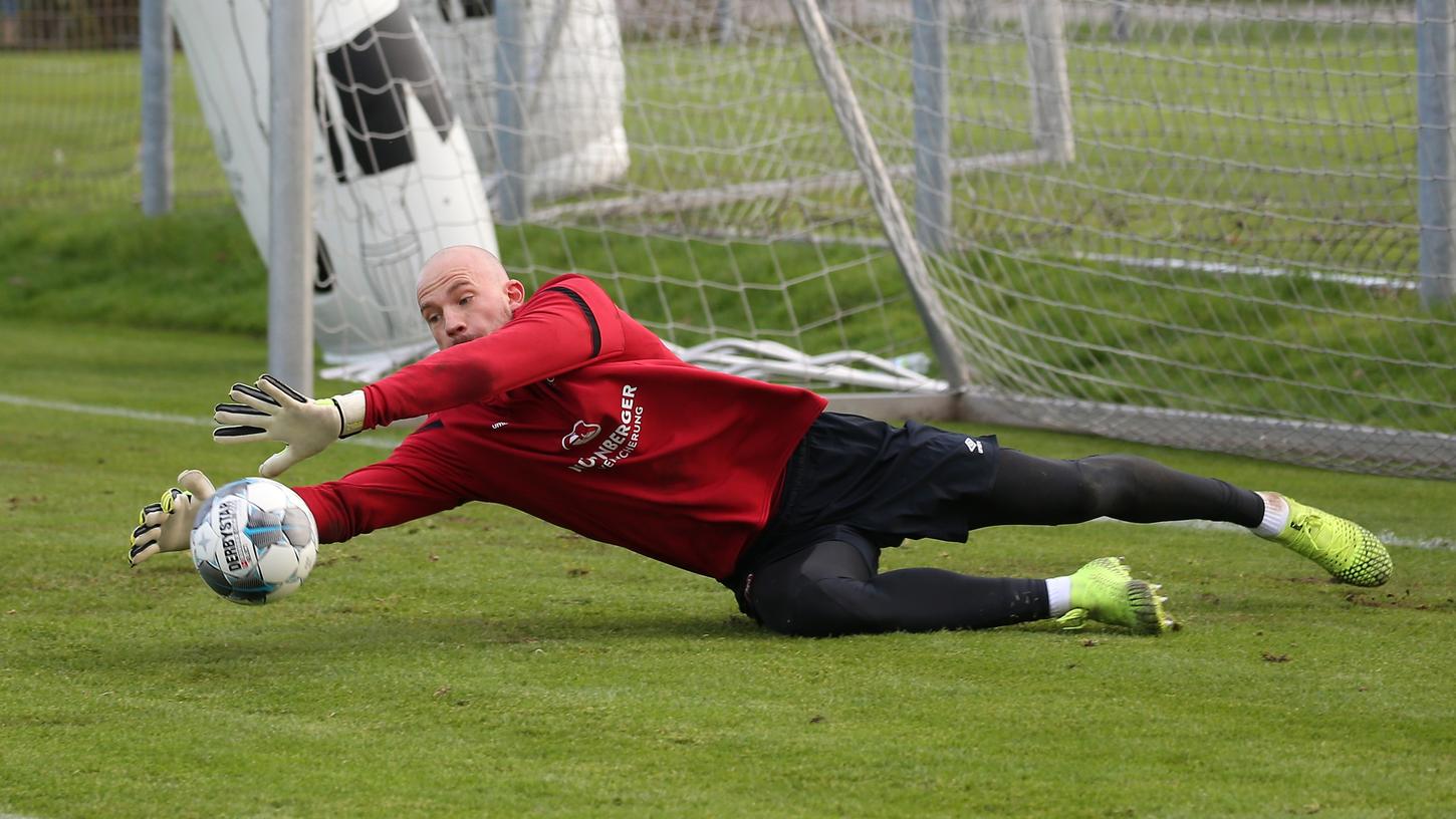 Torhüter Felix Dornebusch hat beim Training einen guten Eindruck hinterlassen. Nun darf er bleiben.