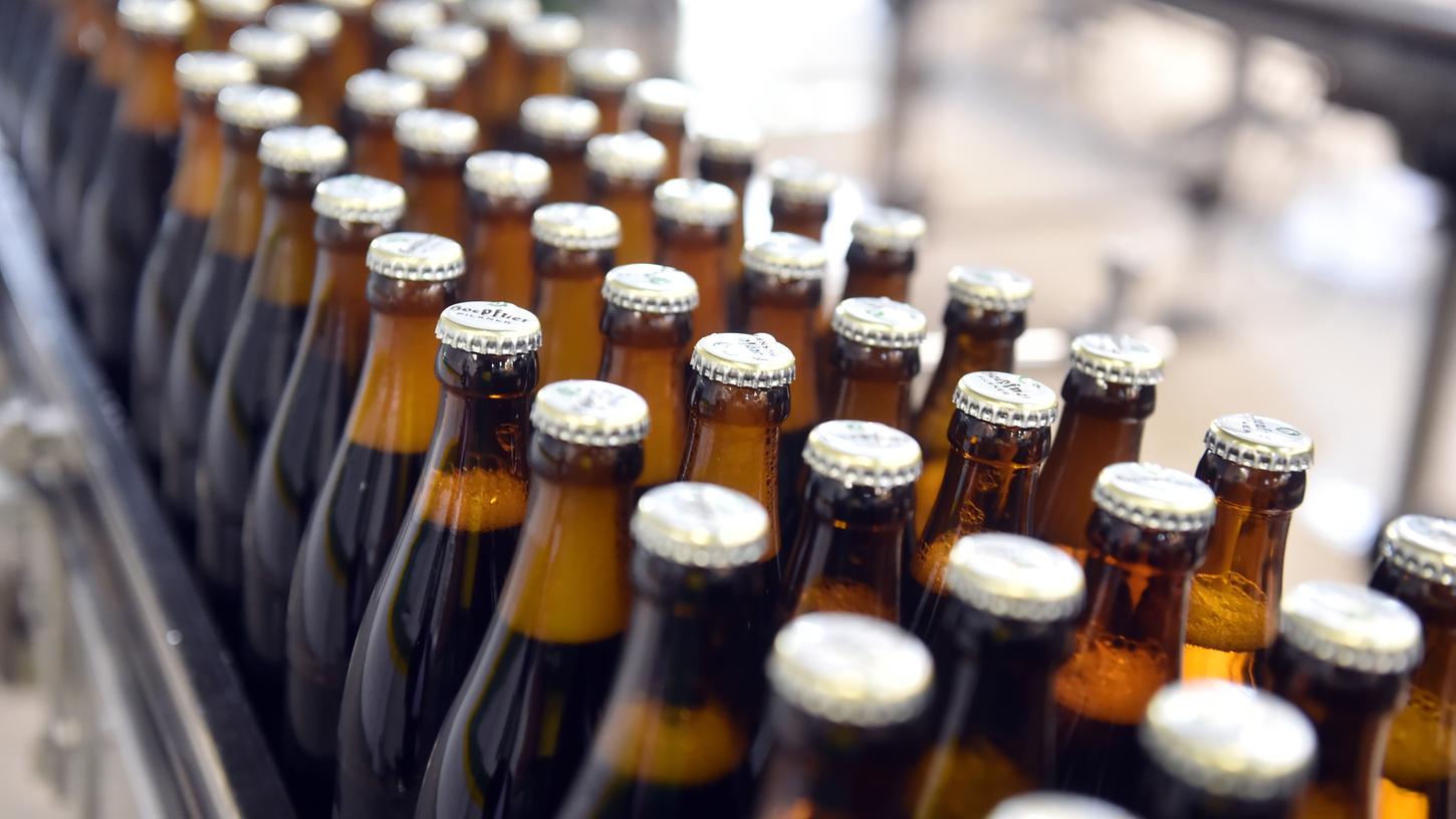 Wenn es nach den kleinen bayerischen Brauereien geht, soll das Pfand für eine Kiste Bier deutlich steigen.