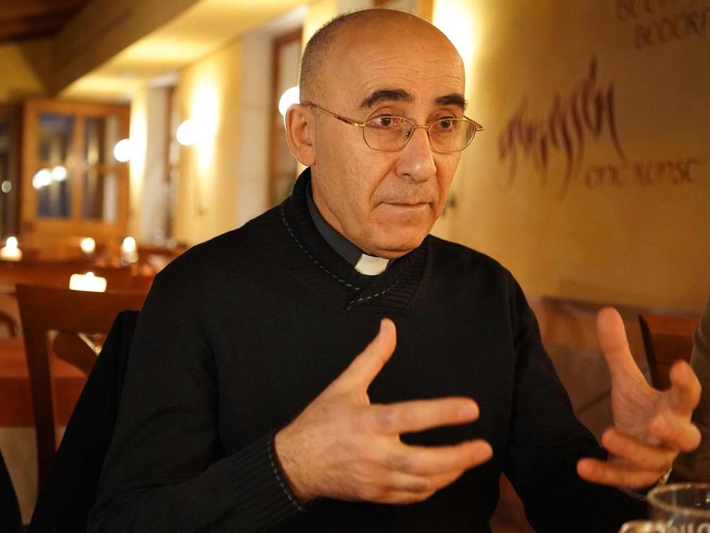 Red Wednesday: Irakischer Priester berichtet von Vertreibung durch den IS