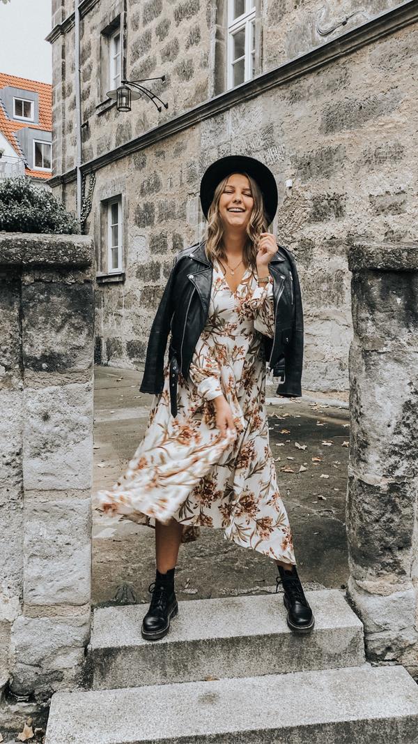 Jessica Gebhardt aus Forchheim hat Jura studiert und präsentiert als "j.panarelli" gerne Mode in den Straßen Forchheims – wie hier vor dem Herder-Gymnasium. Außerdem...