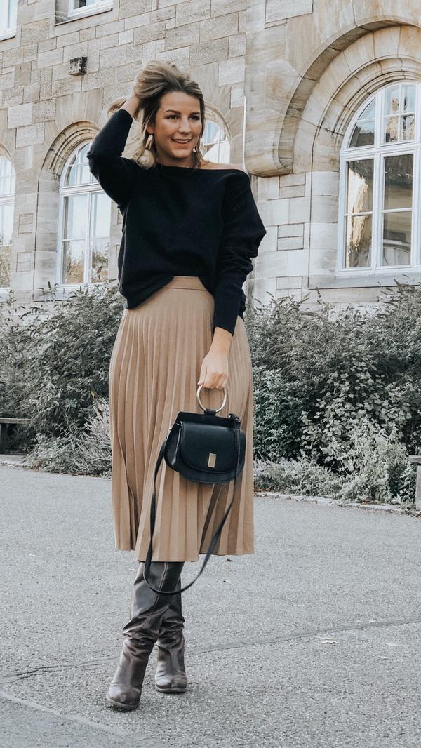 ...erzählt sie von ihren Reisen, ihrem Alltag und tauscht sich mit ihren knapp 4000 Abonennten aus. "Das alles ist wie Freundinnen-Gespräche", sagt die 29-Jährige. Mehr über sie lesen Sie hier.